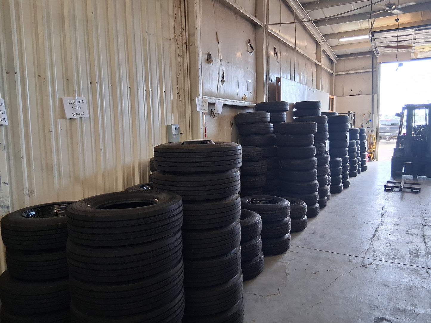 235/75/R16 10 PLY 8 LUG BLACK MOD WHEEL & TIRE