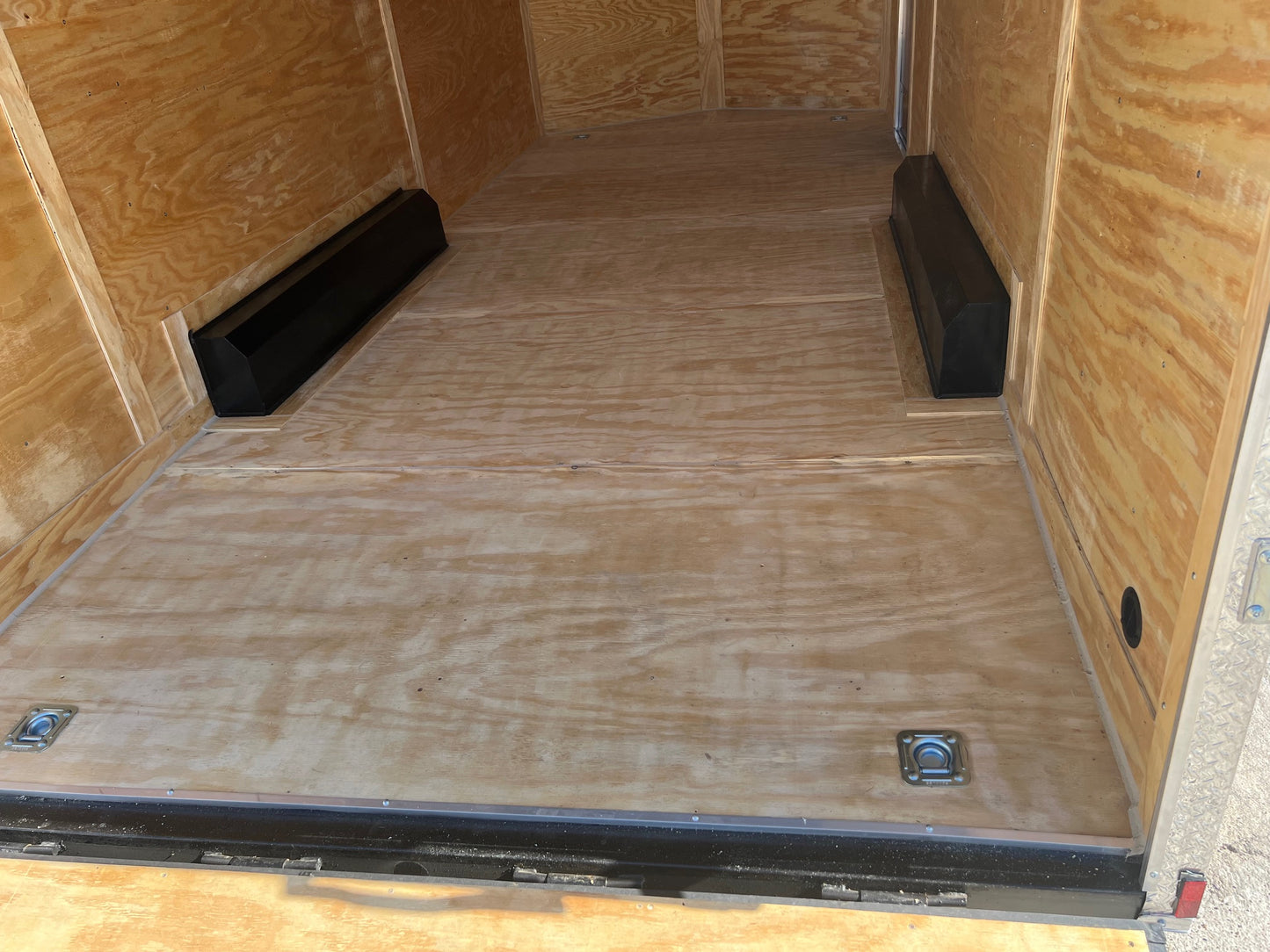 CENERGY2 8.5X20 TA BASIC ENCLOSED TRAILER C25-1561