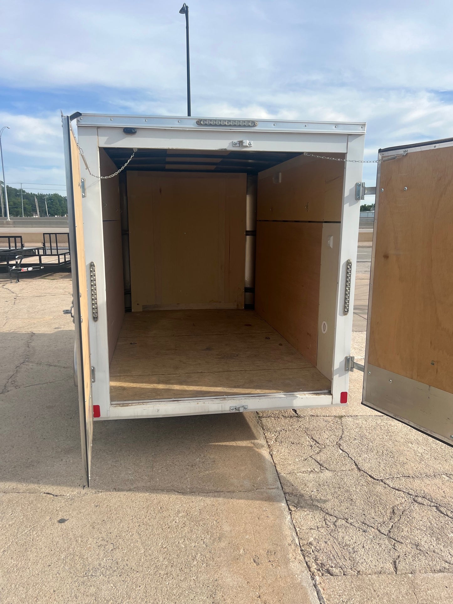 6X10 ENCLOSED TRAILER