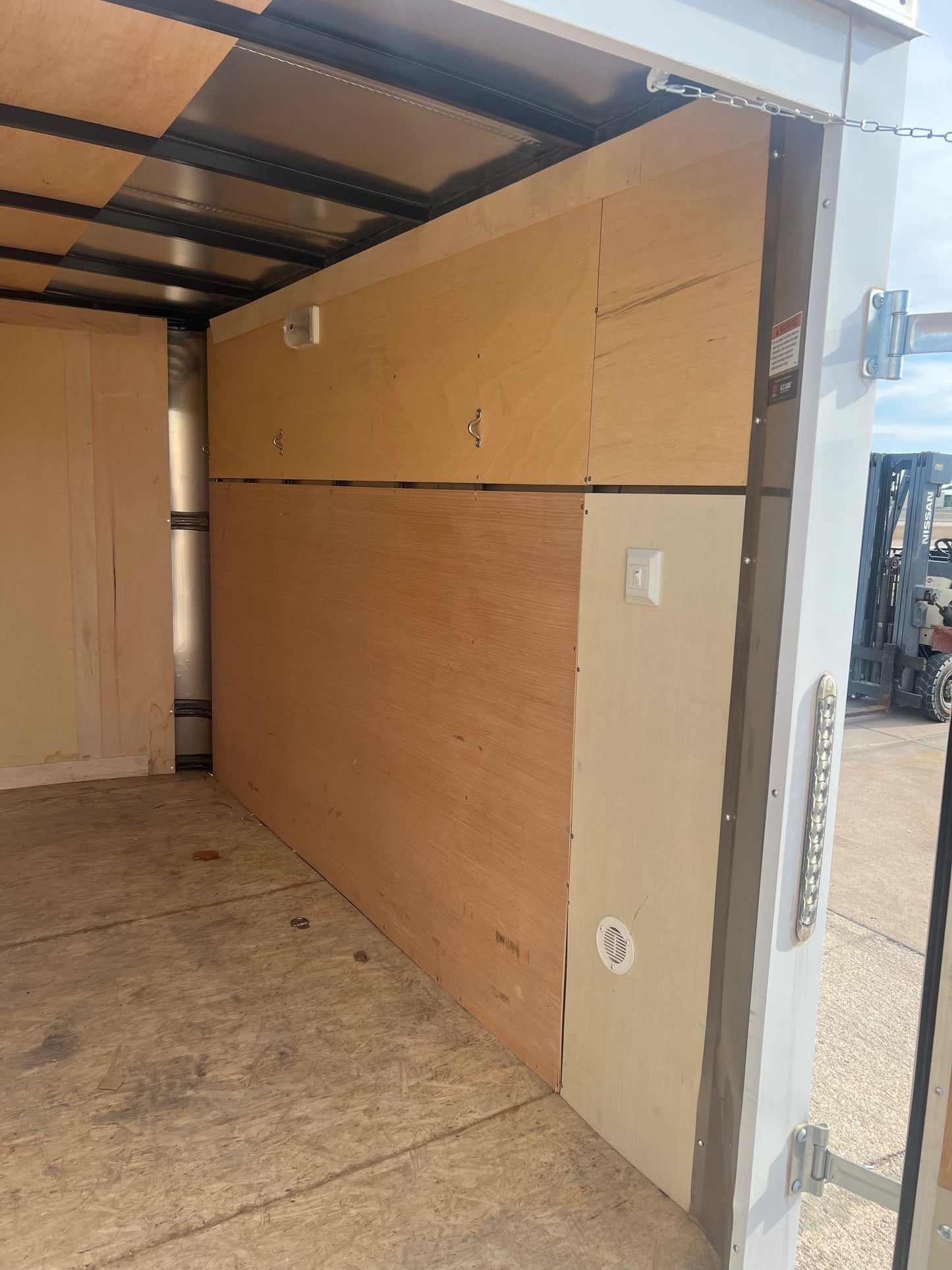 6X10 ENCLOSED TRAILER