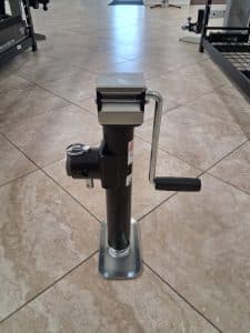 5,000 lb. Side wind Ram tubular swivel jack with weld-on pipe mount. 15″ travel